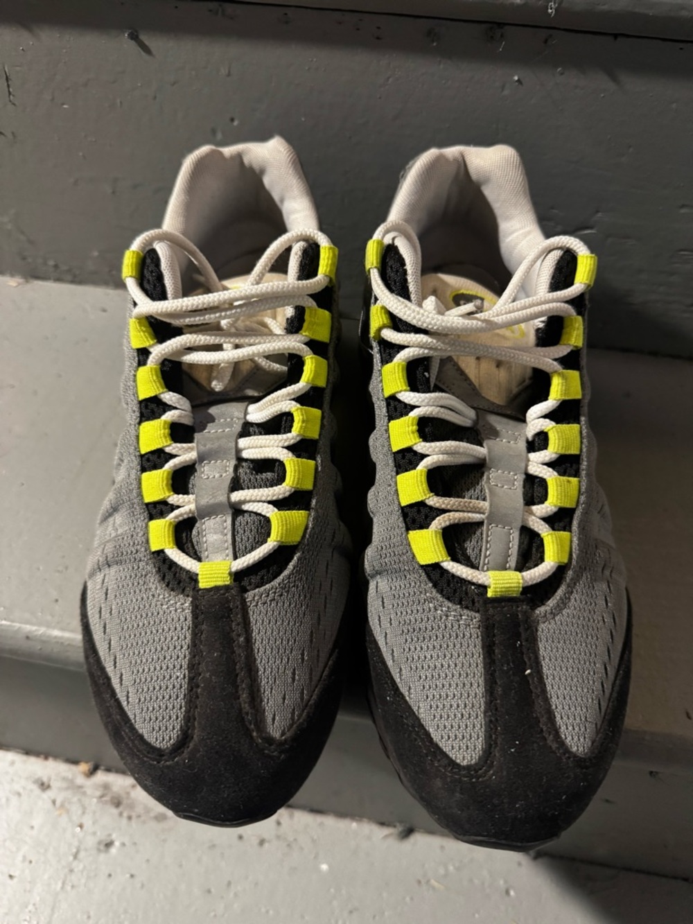 Nike Air Max 95 Men's Grey and Neon Yellow Lace-Accent Sneakers